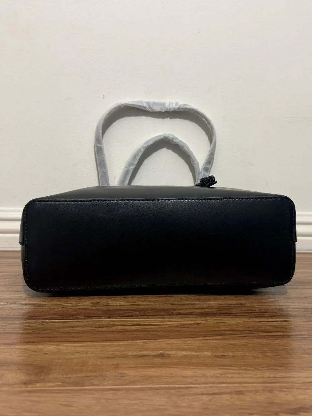 🖤Kate Spade Black Cow Leather Tote Bag with Bow Charm🖤